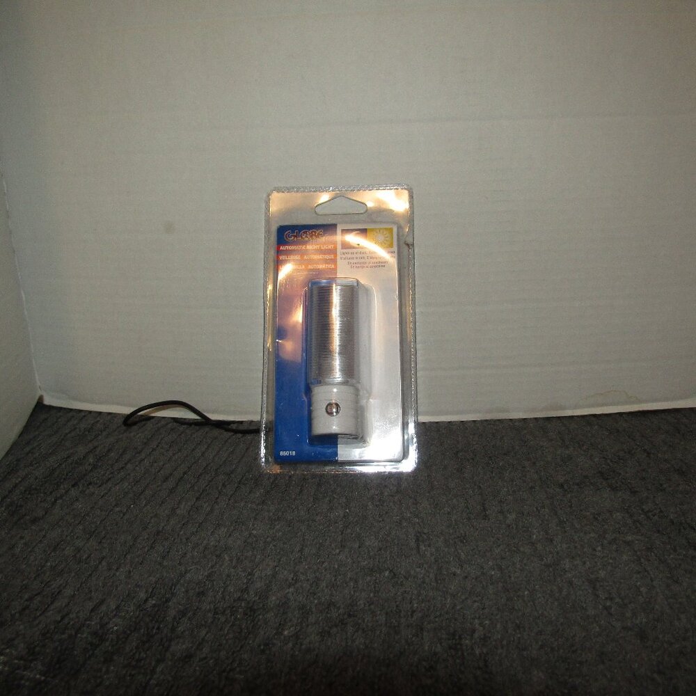 Globe Automatic Night Light